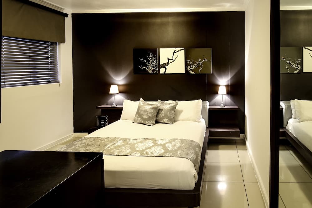 The Nicol Hotel and Apartments