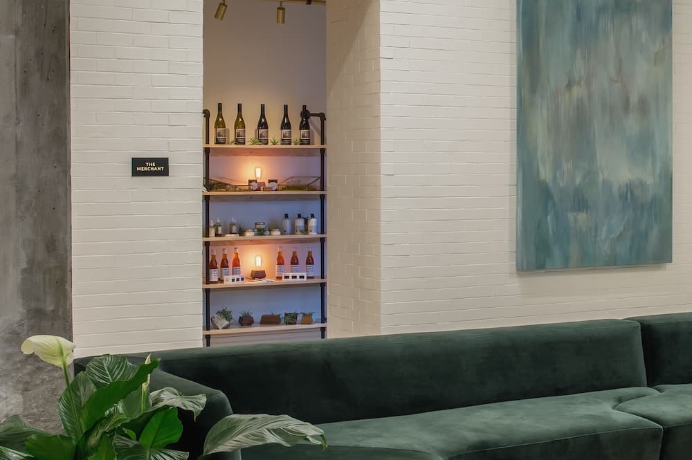 The Hi-Lo, Autograph Collection