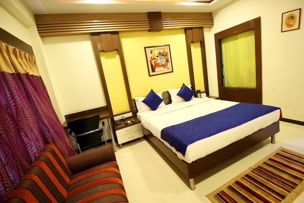 OYO 900 Marshall The Grand Hotel