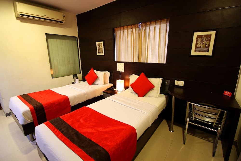 OYO 900 Marshall The Grand Hotel