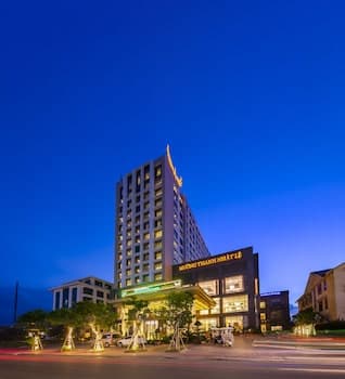 Muong Thanh Luxury Nhat Le Hotel