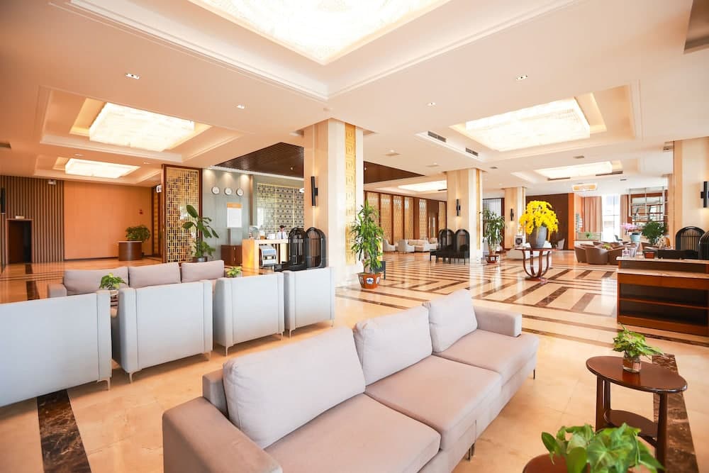 Muong Thanh Luxury Nhat Le Hotel