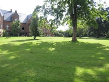 Ny Kirstineberg Gods Bed & Breakfast