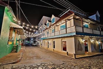 Isla de Flores Hotel