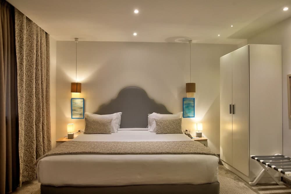 Hôtel Lac Léman, LES BERGES DU LAC