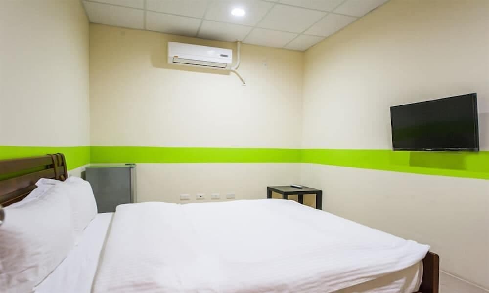 Hualien Train Station Backpackers Hostel