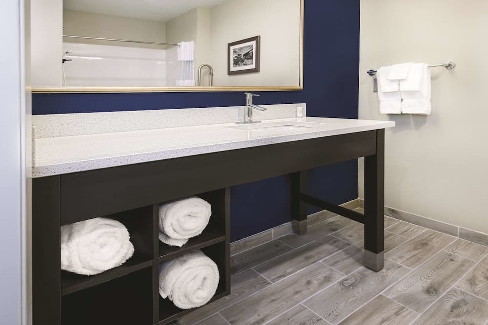 La Quinta Inn & Suites by Wyndham Odessa N. - Sienna Tower