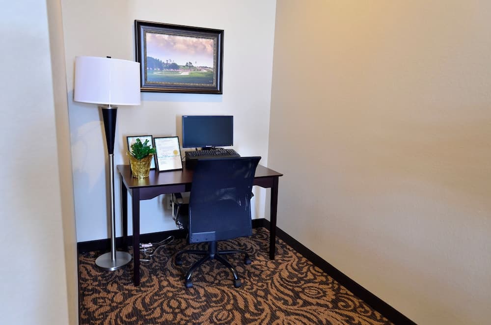 Cobblestone Inn & Suites - Holstein