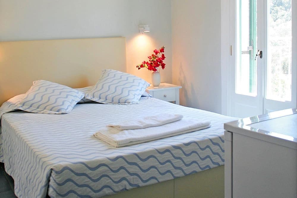 Zefiros Traditional Hotel