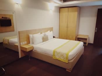 Stately Suites NH 8
