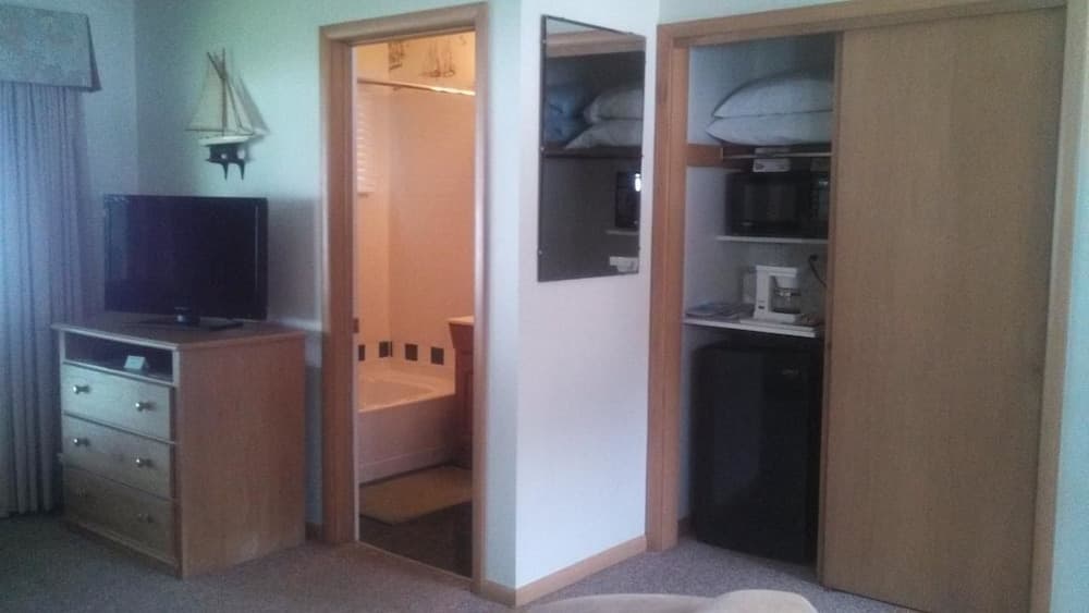 Square Rigger Harbor Motel