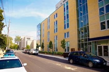 Queen's University - David C. Smith House - Campus Accommodation