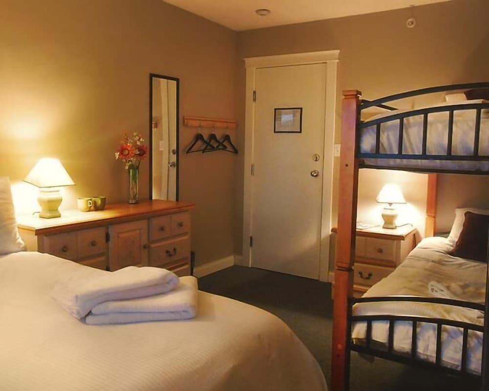 Painted Turtle Guesthouse (Hostel)