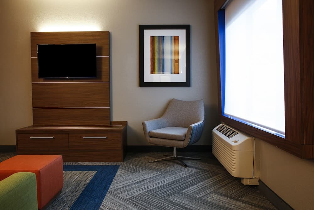 Holiday Inn Express & Suites Louisville Downtown by IHG