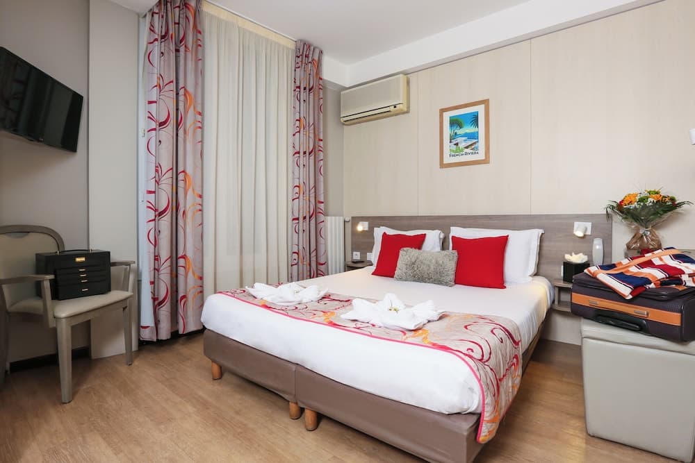 BRIT HOTEL Confort Le Revest Sainte Maxime