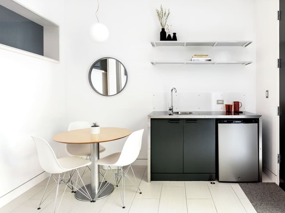 Frame Hotel - Treehouse