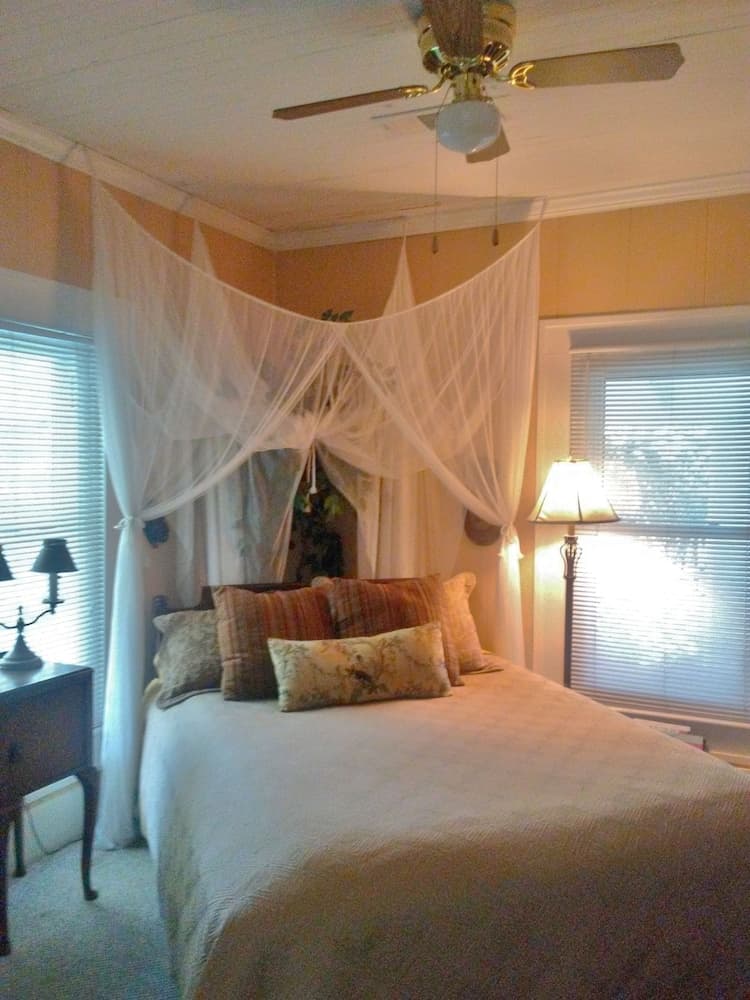 The Old Carrabelle Hotel