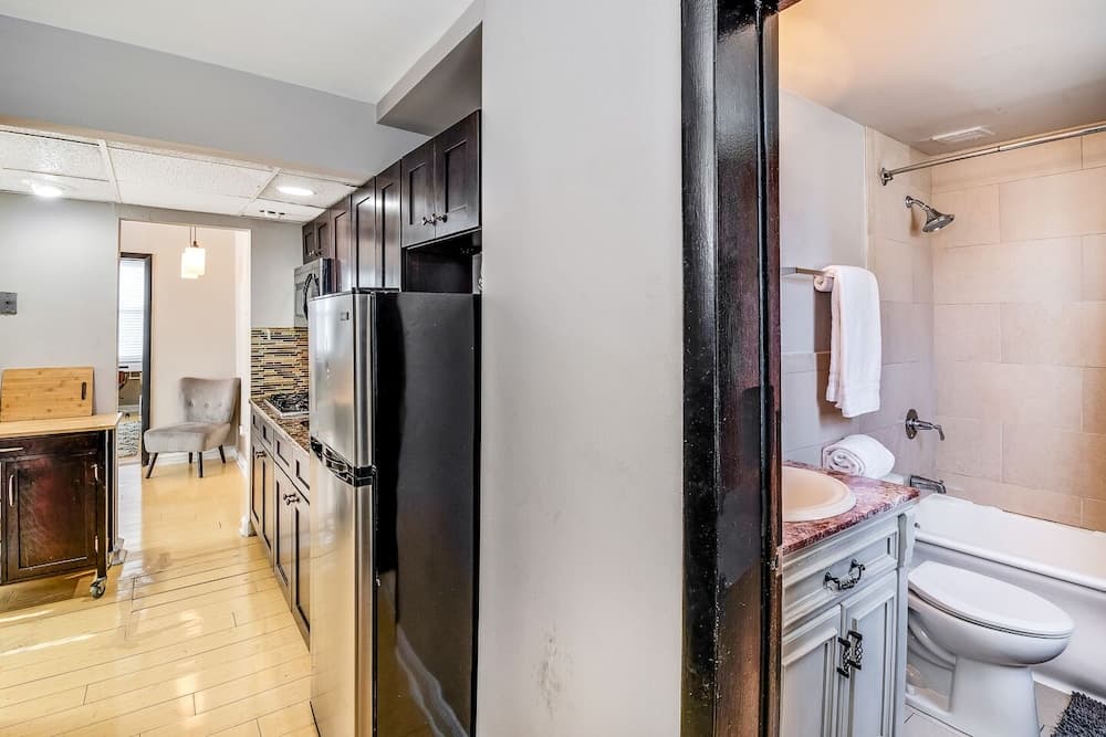 Renaissance Properties - 2135 Walnut