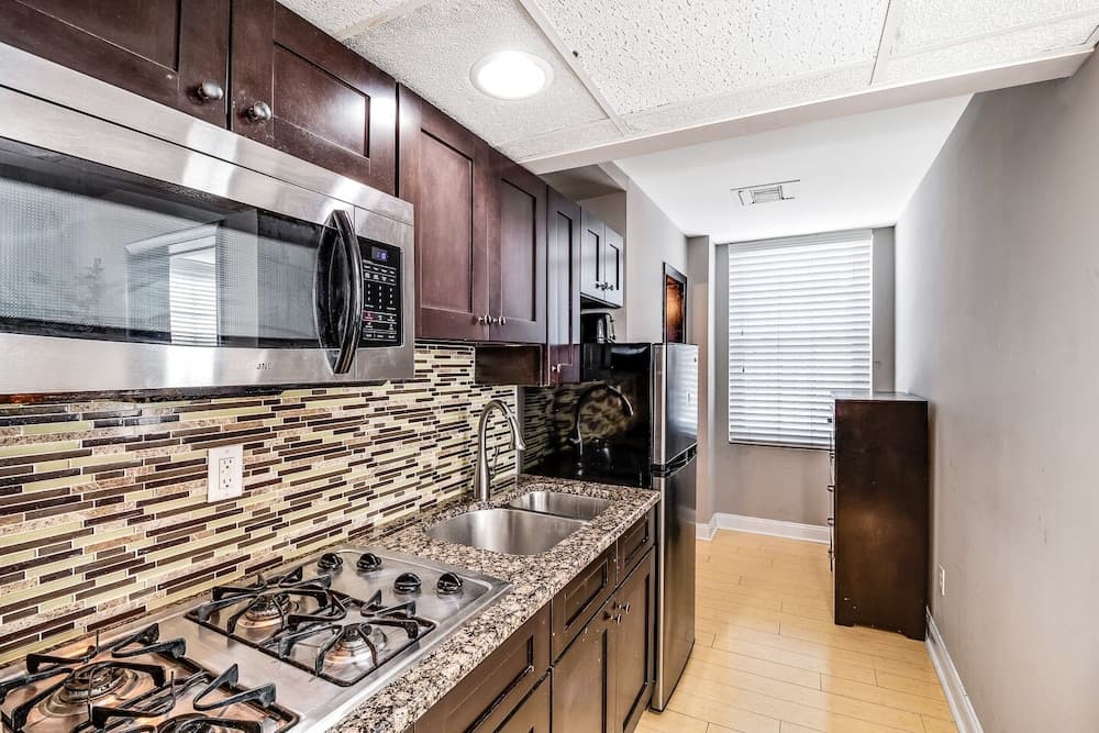 Renaissance Properties - 2135 Walnut