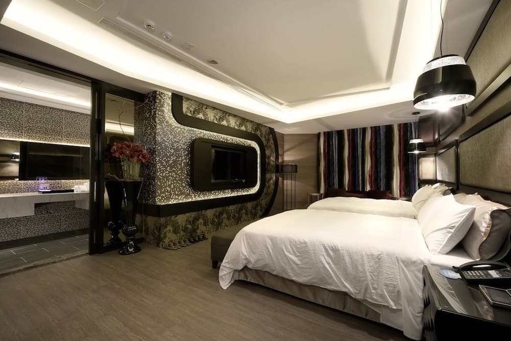 Uher Luxury Resort & Hotel