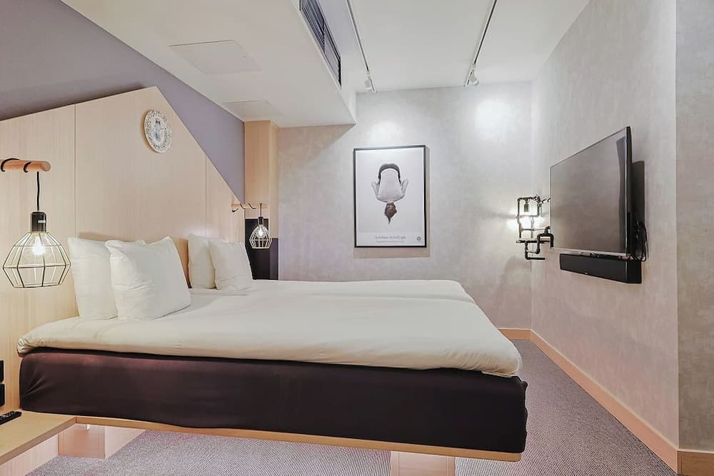 Hotel With Urban Deli