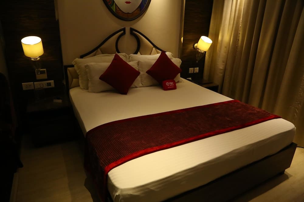 OYO 857 The First Hotel