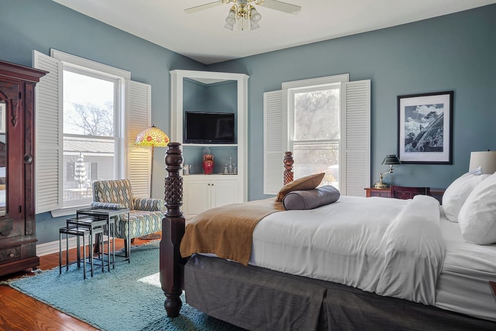 Stone Mountain Manor