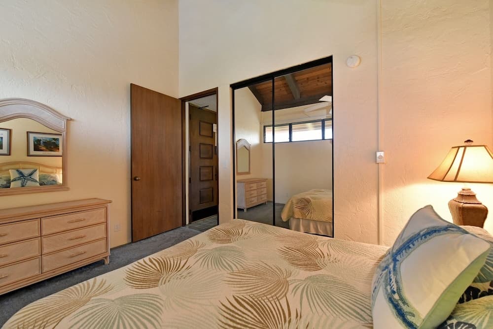 Papakea #d402 3 Bedroom Condo by RedAwning