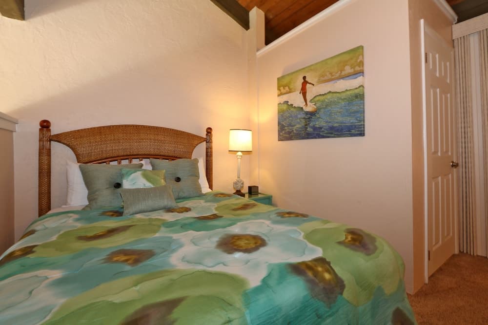 Papakea #g408 2 Bedroom Condo by RedAwning