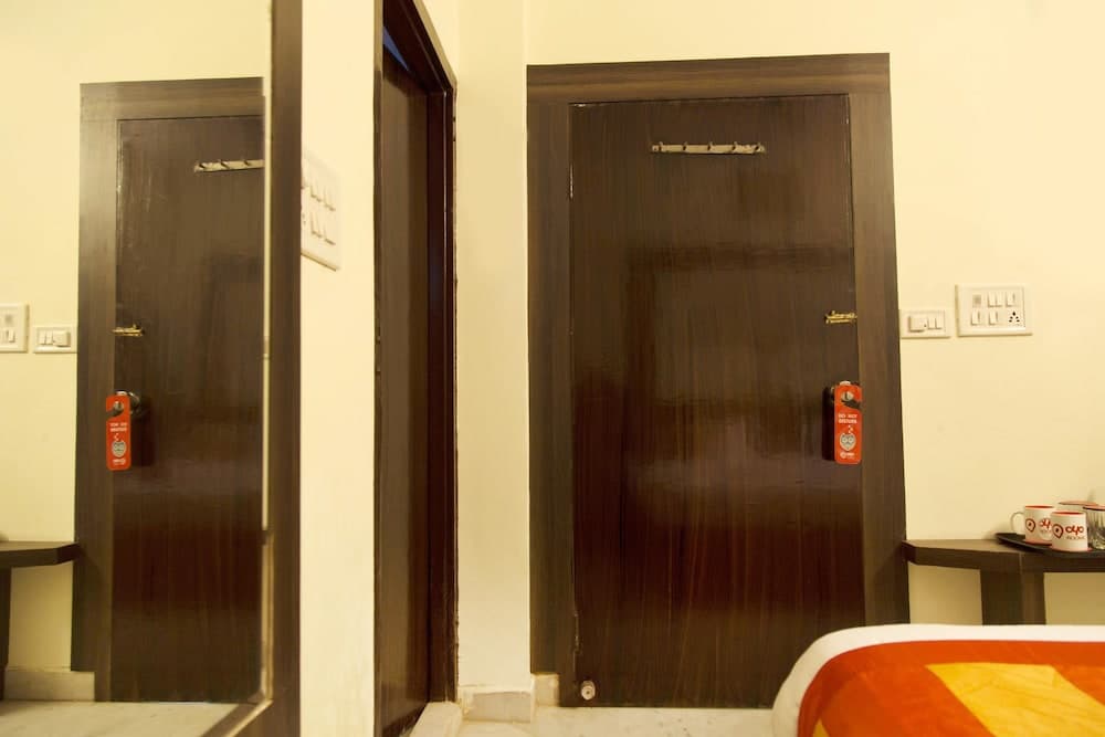 OYO 1049 Nirman Nagar