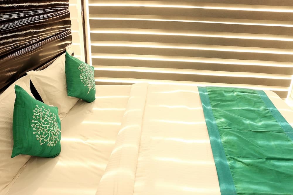 OYO 1483 Hotel Hiland Inn