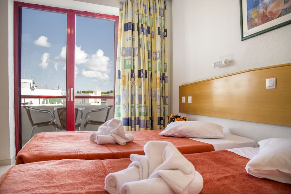 Erato Studios & Apartments