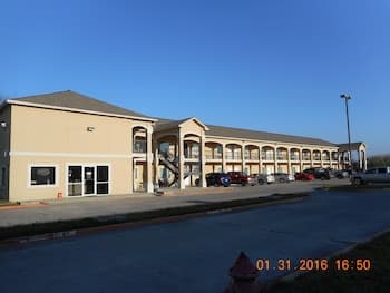 Crossroads Inn & Suites