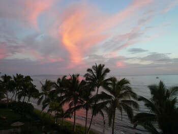 Lahaina Shores #533 Studio Bedroom Condo by RedAwning