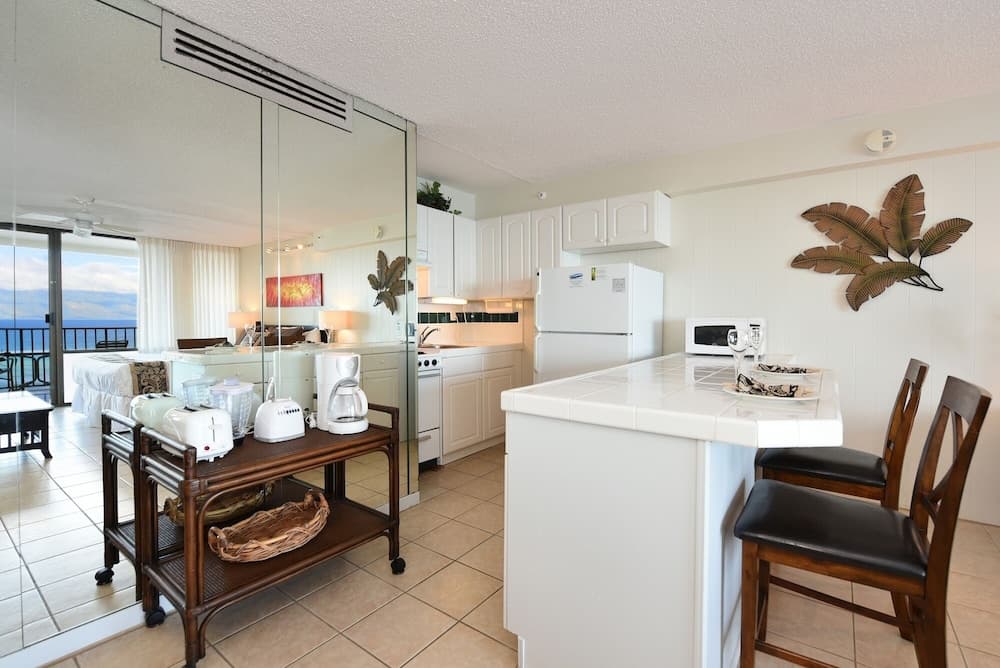 Valley Isle #1206 Studio Bedroom Condo by RedAwning