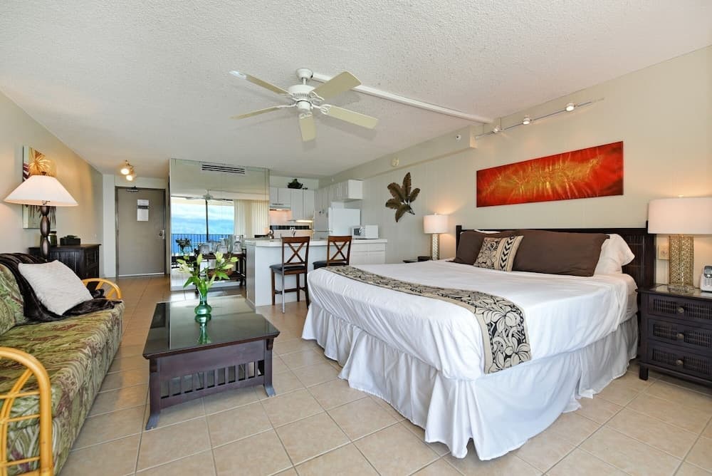 Valley Isle #1206 Studio Bedroom Condo by RedAwning