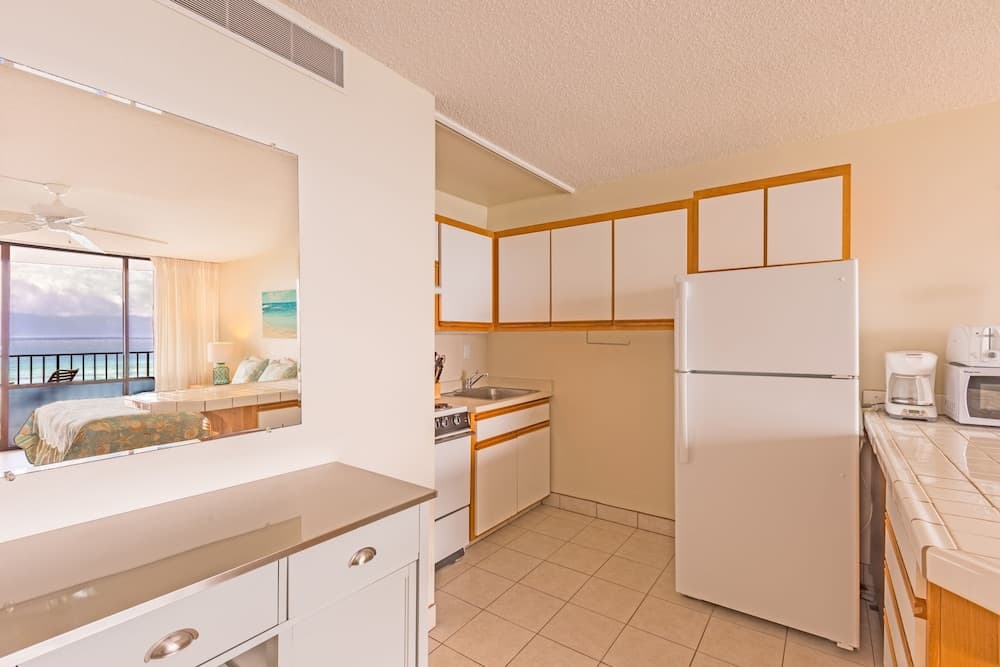 Valley Isle #806 Studio Bedroom Condo by RedAwning