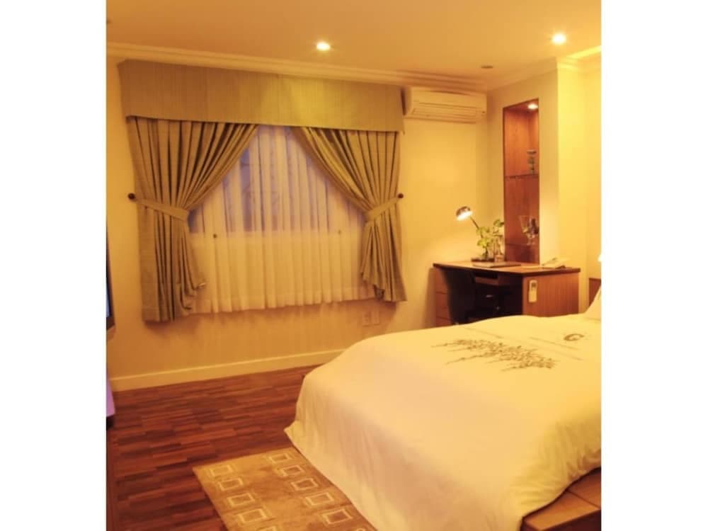 Golden Globe Apartment