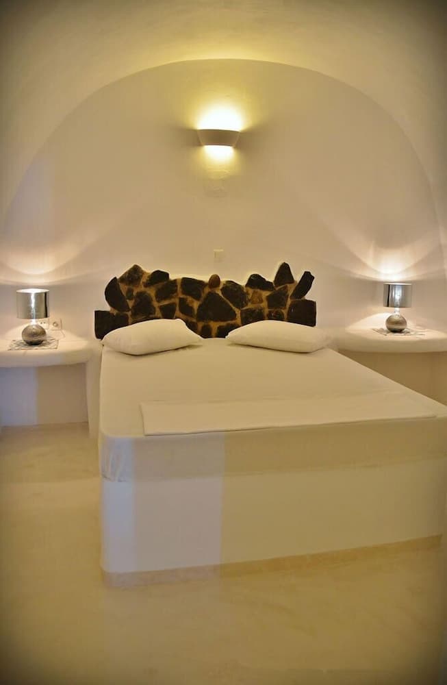 Fira white residence