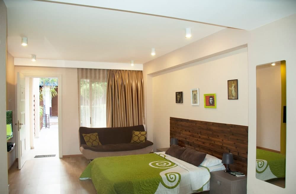 Sunrise Arches Apartments