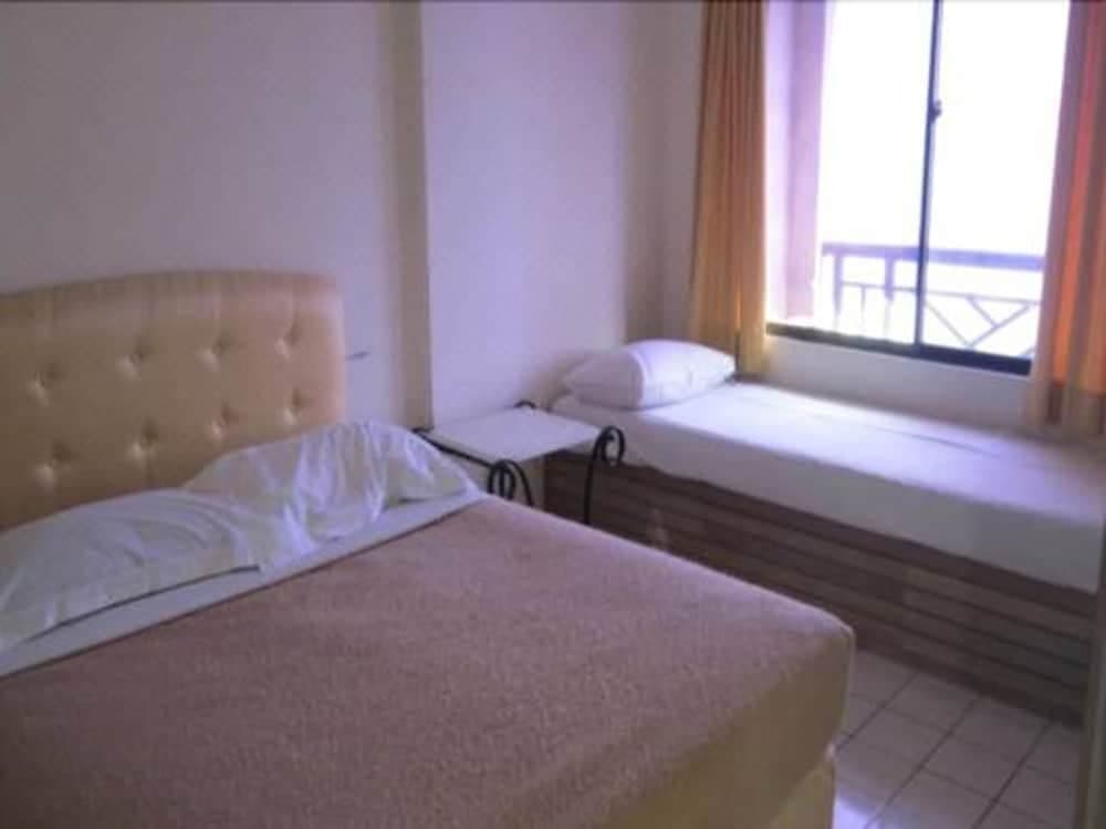 Paradise Lagoon Apartment