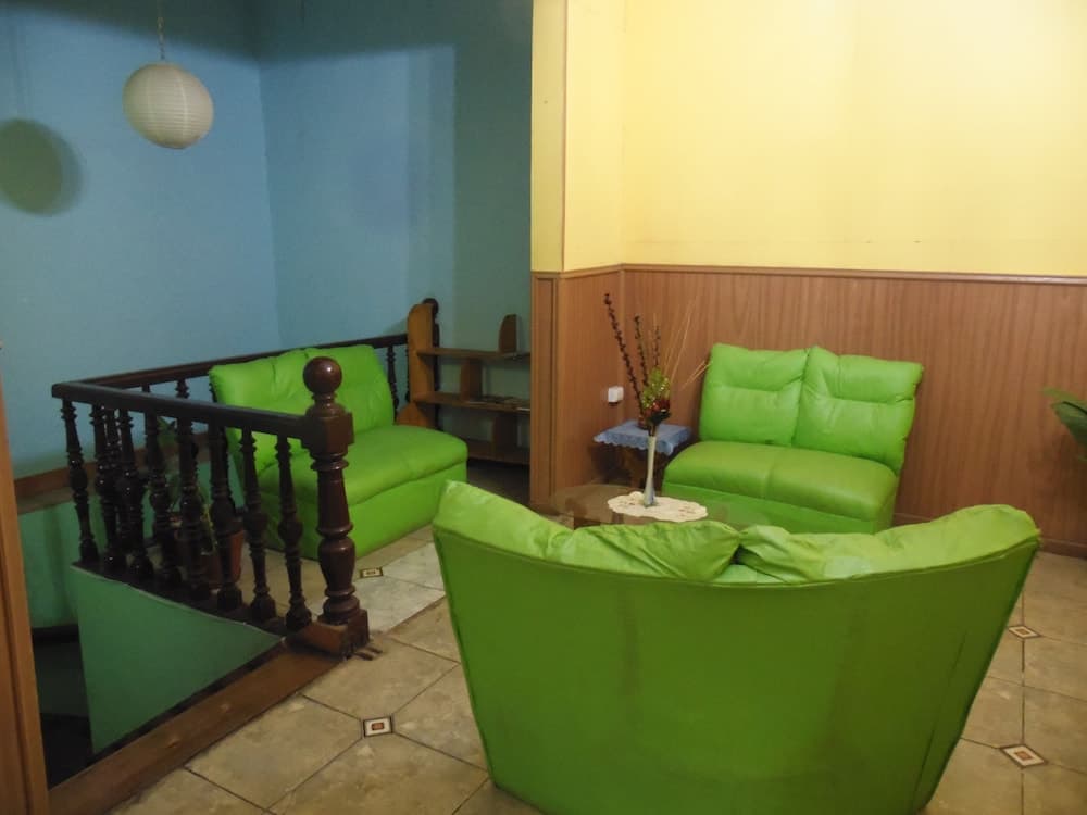 Hostal Tricontinental