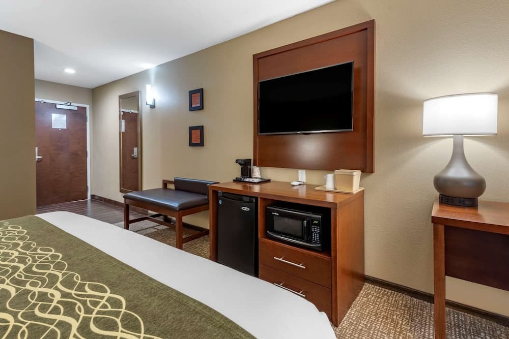 Comfort Inn & Suites Pittsburgh South