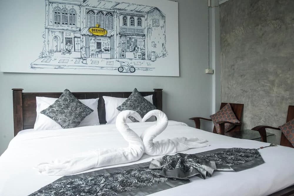 Beehive Phuket Old Town - Hostel