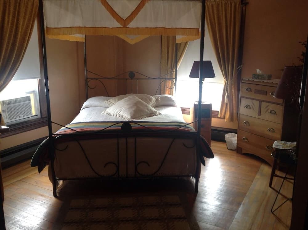 Maison McKenzie House