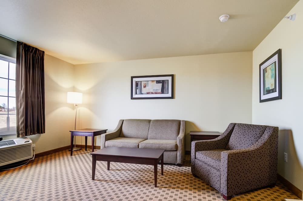Castle Rock Inn & Suites