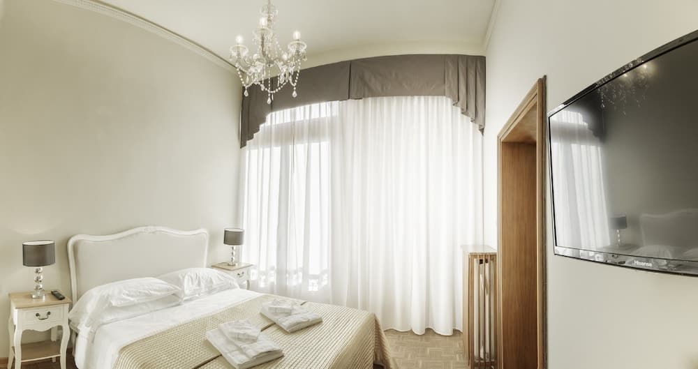 Rialto Canal View With Terrace and Balcony