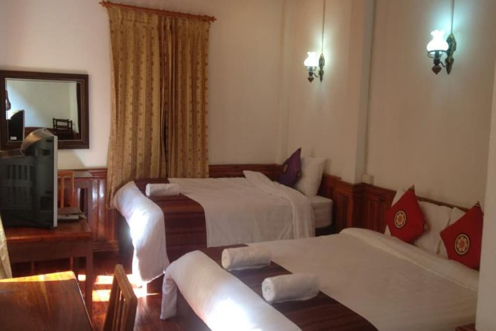 Namkhan Riverside Hotel