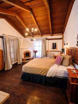 Naif Boutique Hotel & Gallery