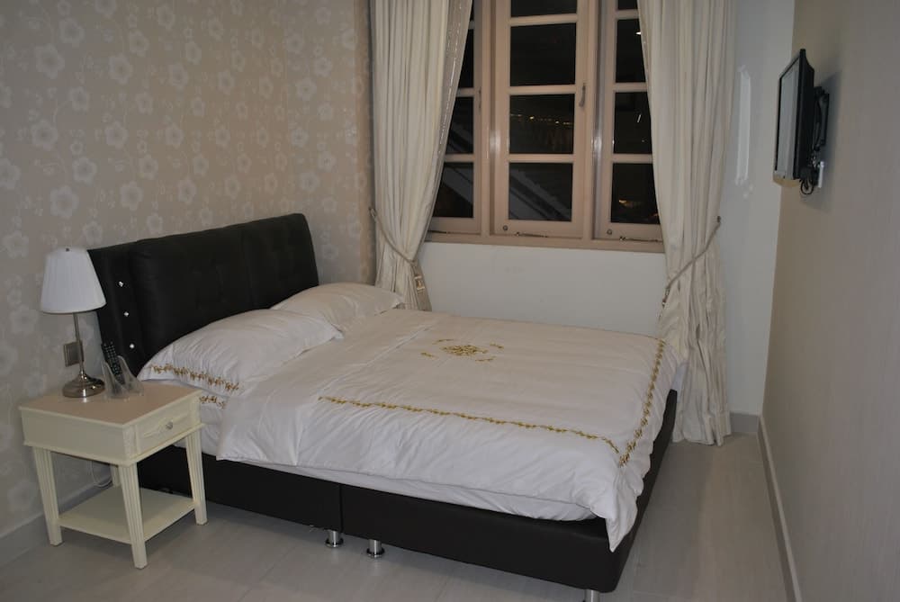 Jayleen Clarke Quay Hotel